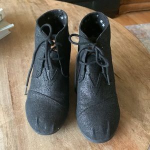 Tom’s Jet Black Metallic Desert Wedge.